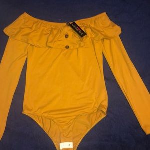 Off the shoulder long sleeve, never worn